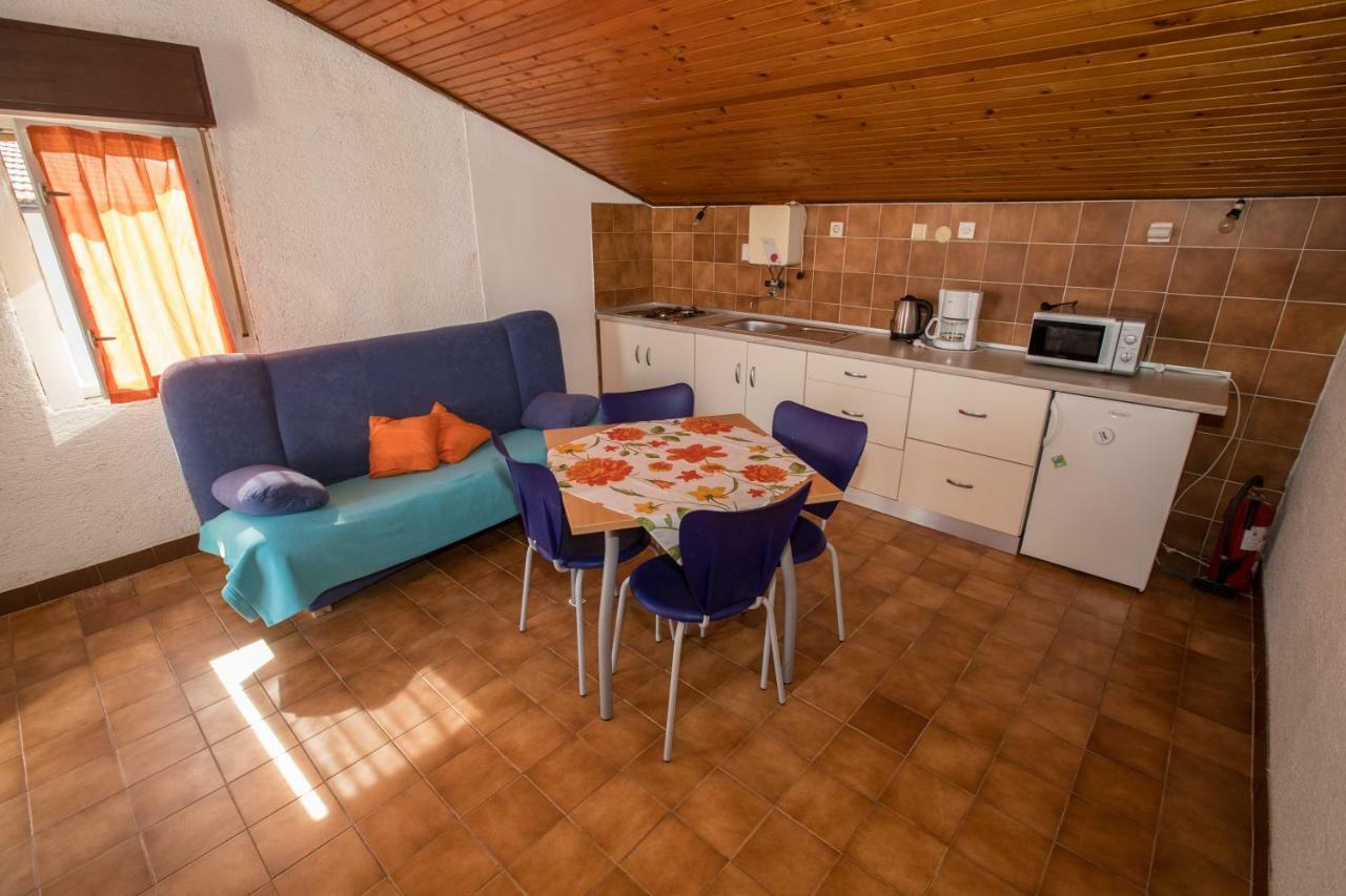 Apartments Renata Kampor Esterno foto